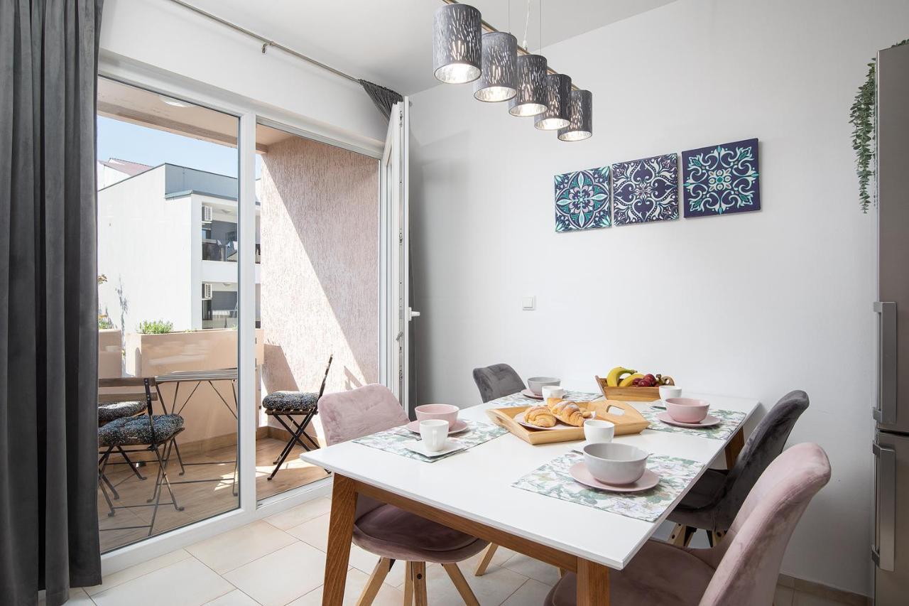 Stylish City Stay With Balcony & Free Parking Пула Екстер'єр фото