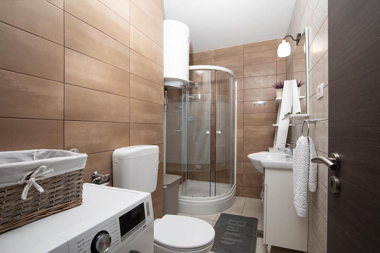 Stylish City Stay With Balcony & Free Parking Пула Екстер'єр фото